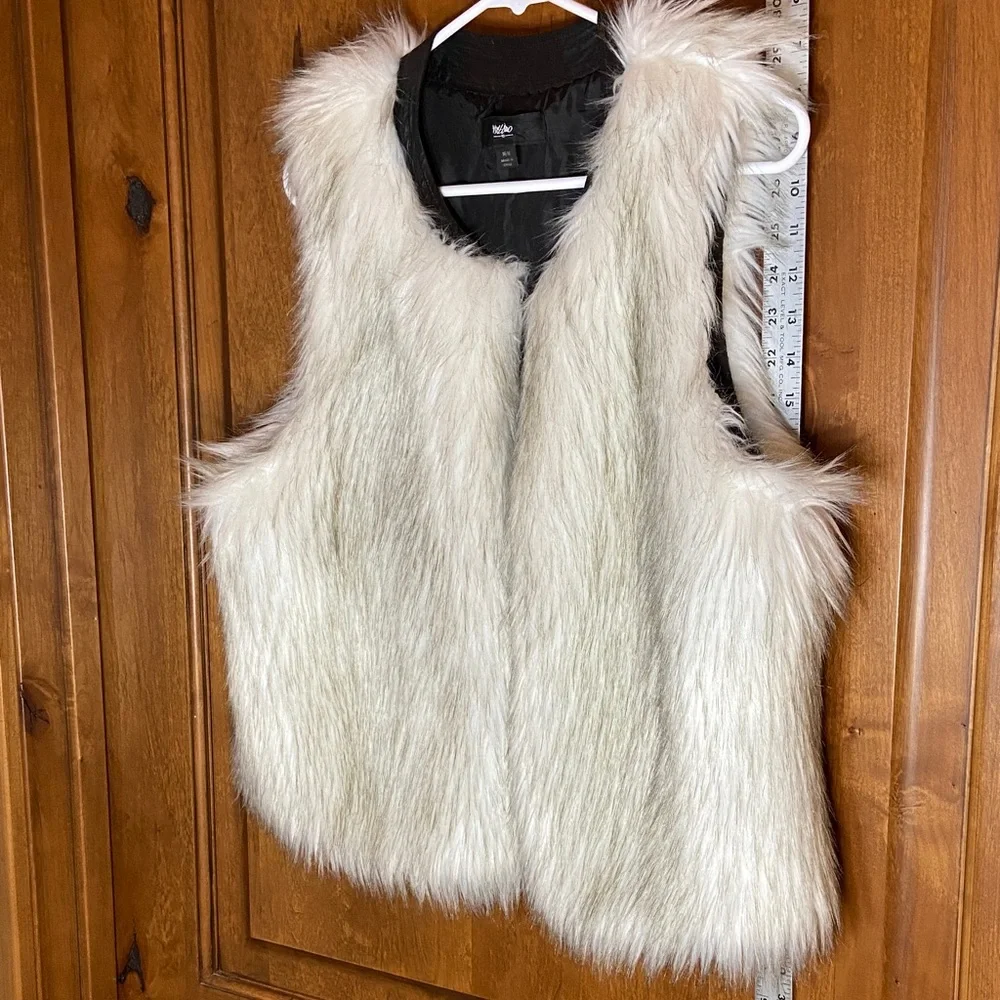 Massimo Faux Fur Vest in Off-White with Gray Highlights - Picture 4 of 11
